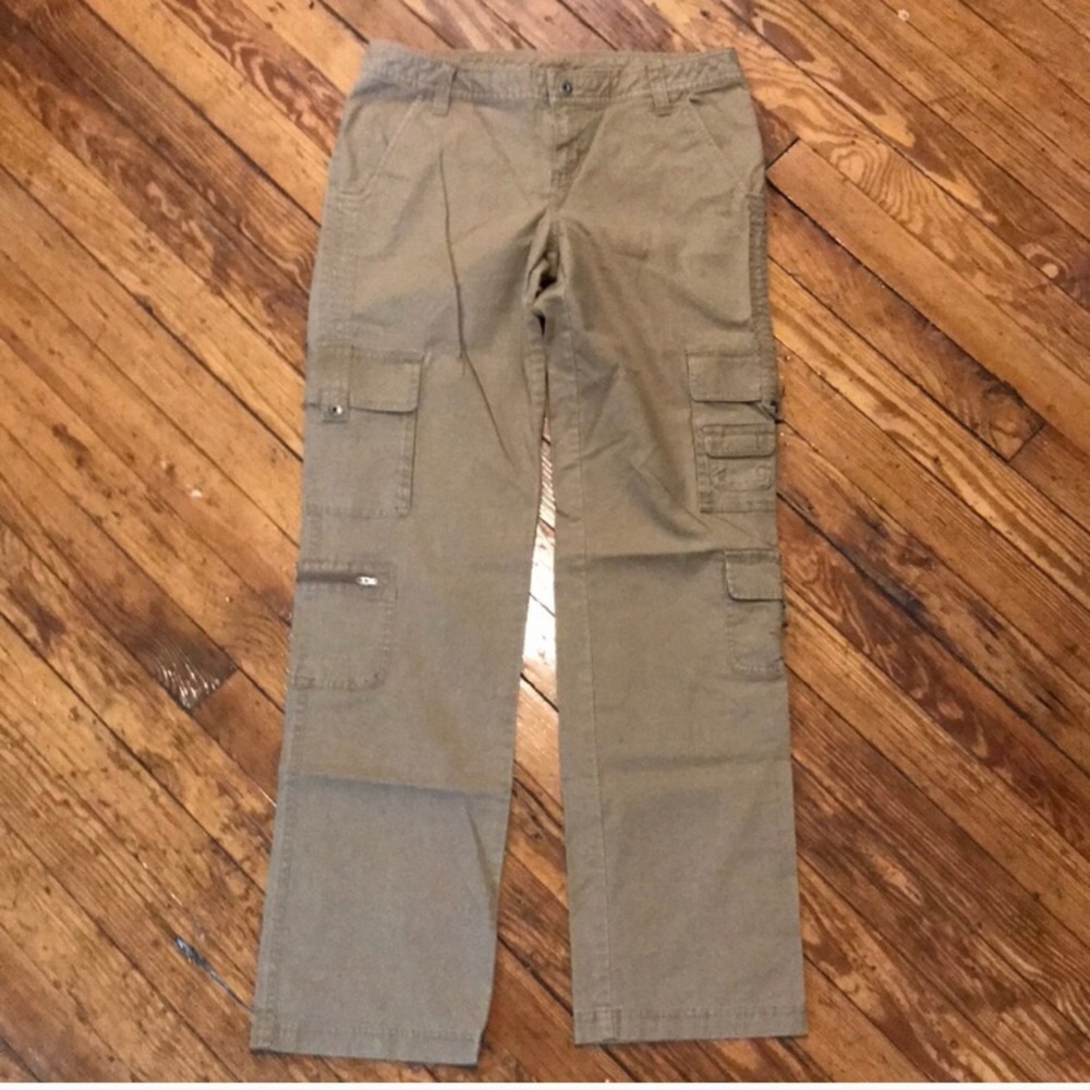 Columbia size 6 cargo